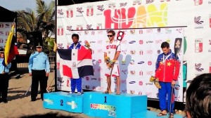 Alex de la Cruz medallista de plata en SUP RACE II Juegos Bolivarianos de Playa 2014
